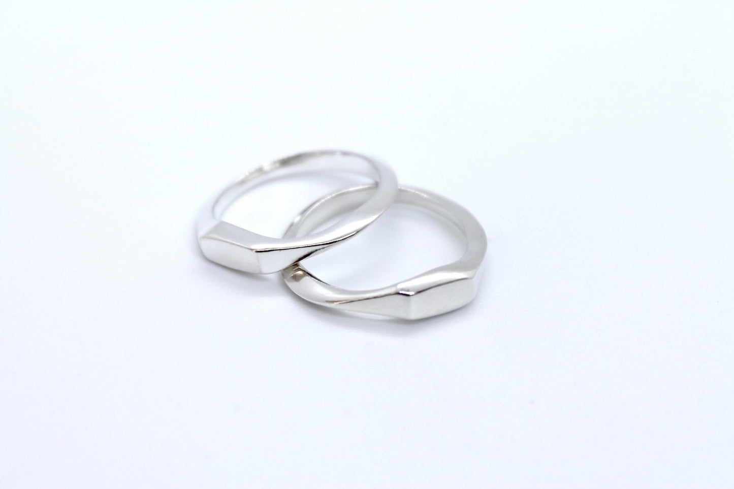 Knife edge ring