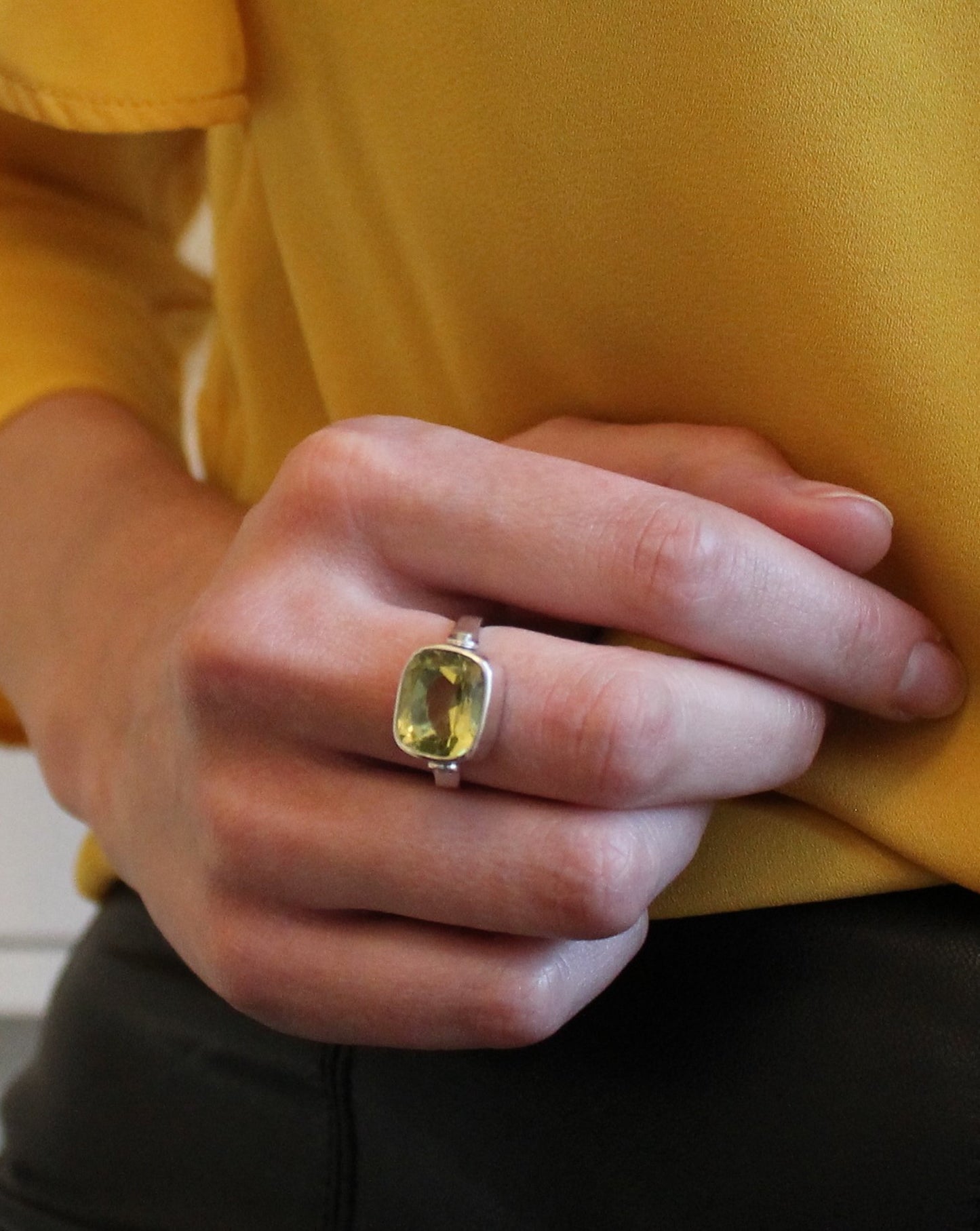 Lemon quartz swivel ring - N
