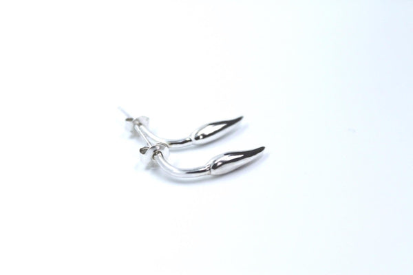 Curved polished arrow on trend earrings