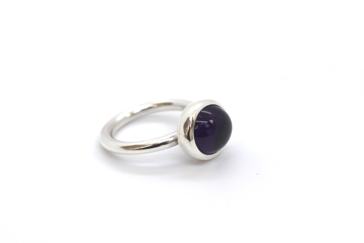 Amethyst cabochon ring