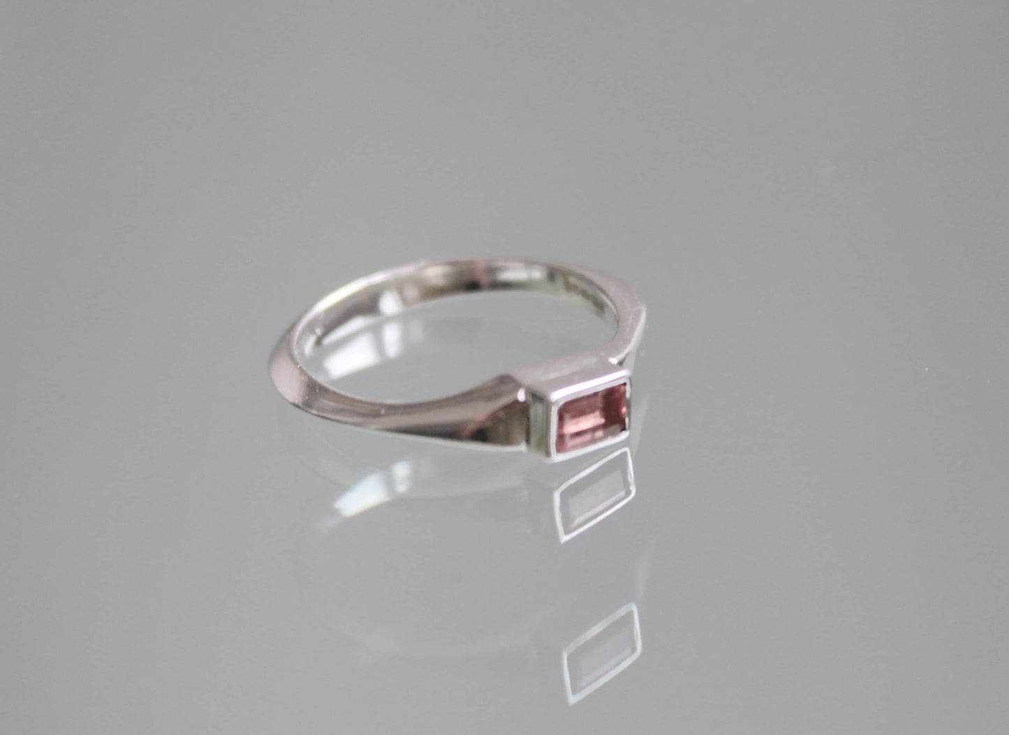 Tourmaline knife edge ring